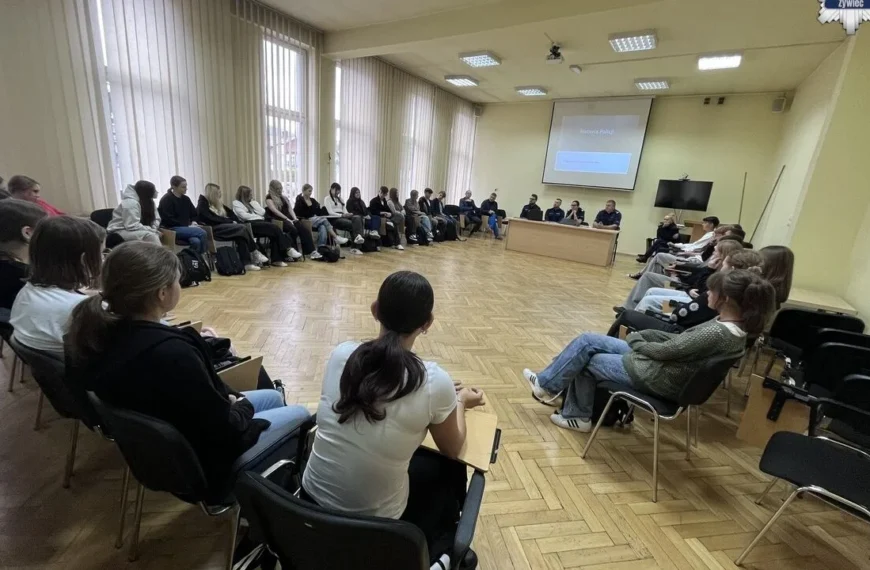 Pierwsze spotkanie klasy policyjnej z żywieckimi funkcjonariuszami