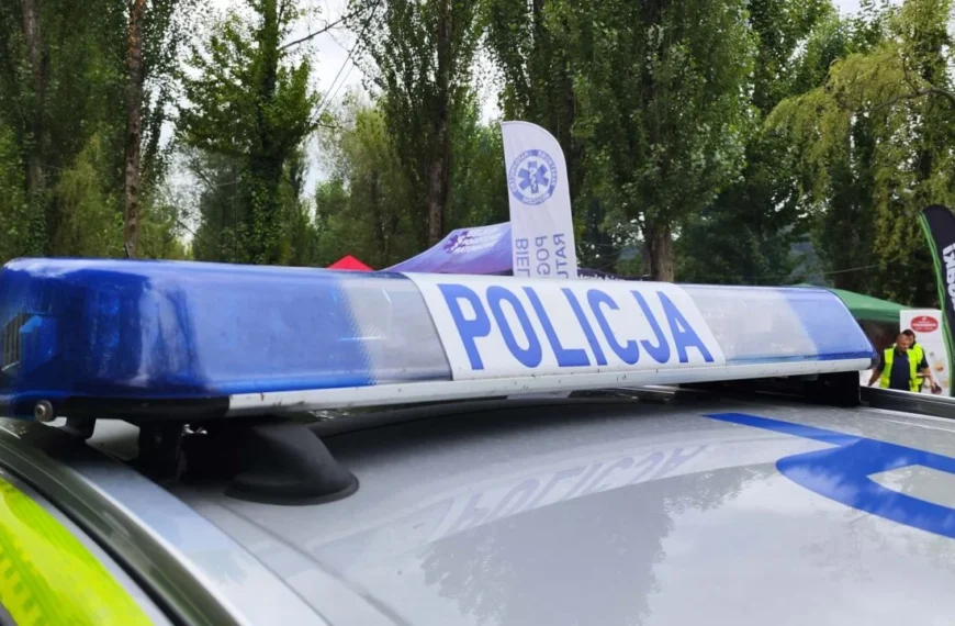 Groźny wypadek w Czernichowie – mężczyzna przygnieciony przez samochód